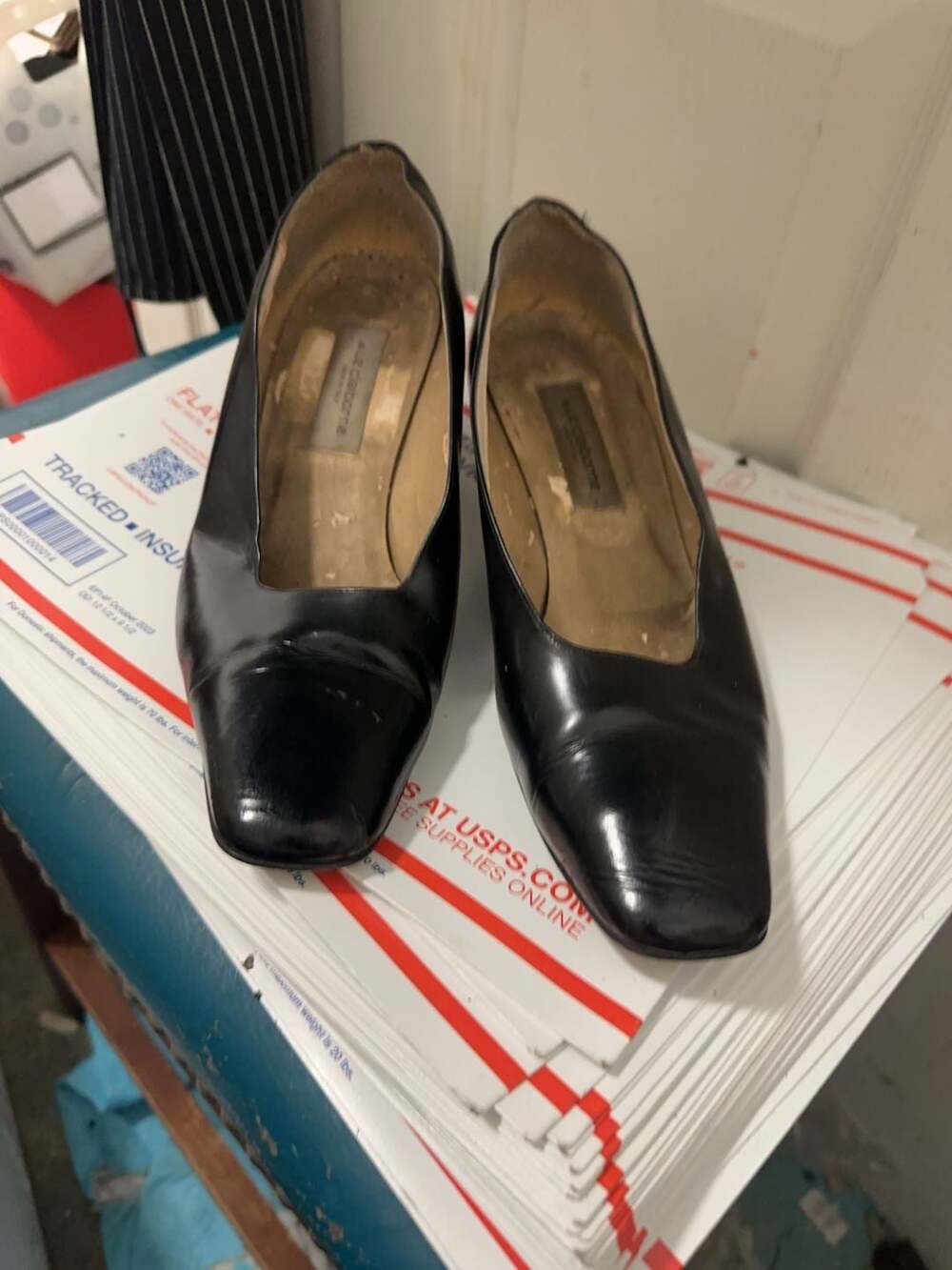 Liz Claiborne Black Leather Kitten Heel Pumps Size 9.5 M